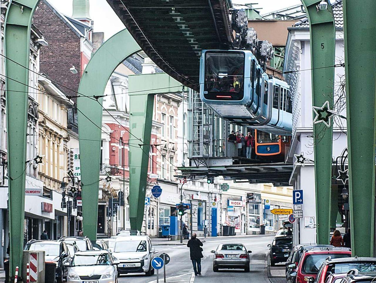 Einfahrt in den Endbahnhof Vohwinkel