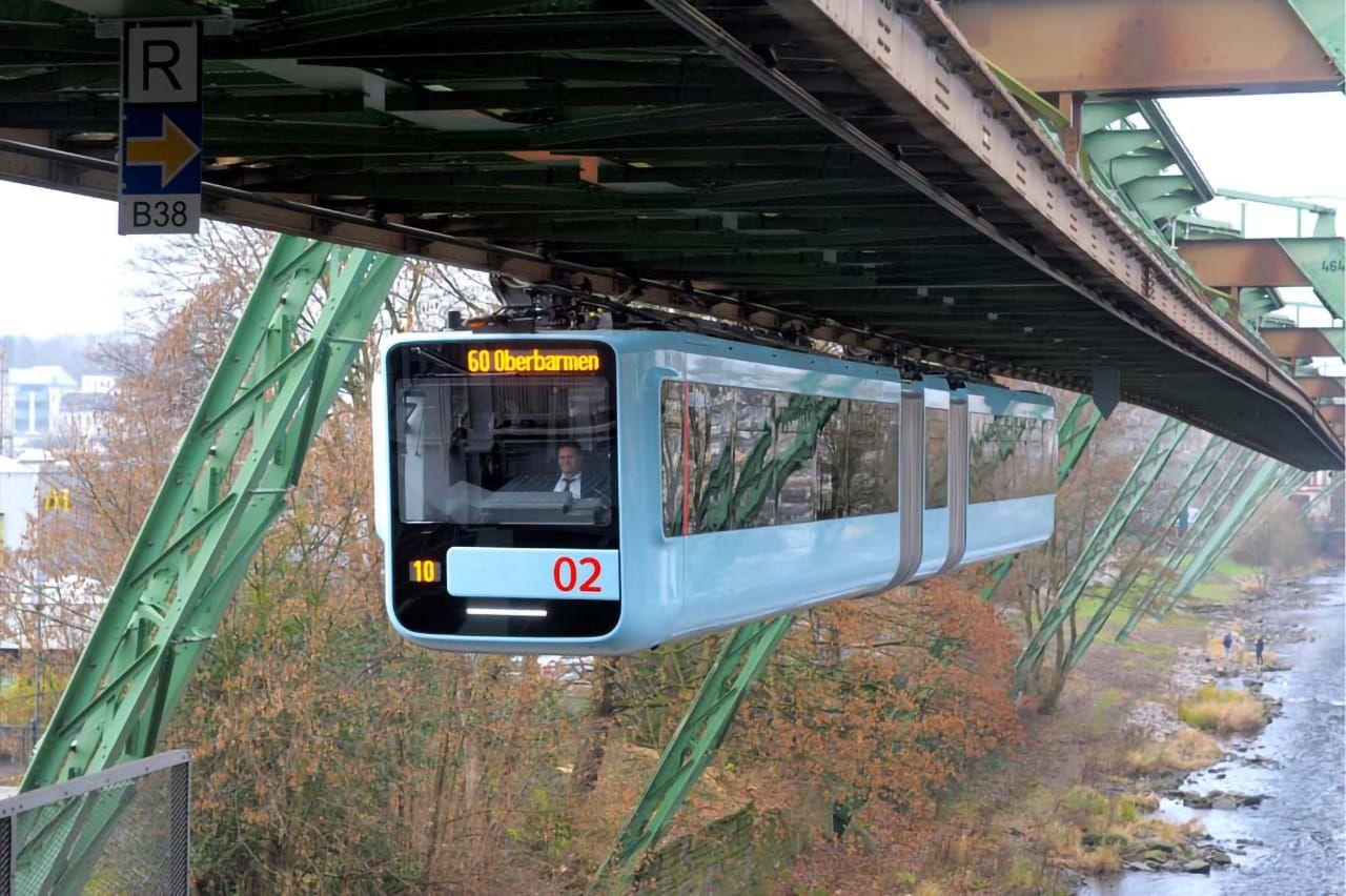 Wagen 02 auf dem Weg zur Haltestelle Wupperfeld