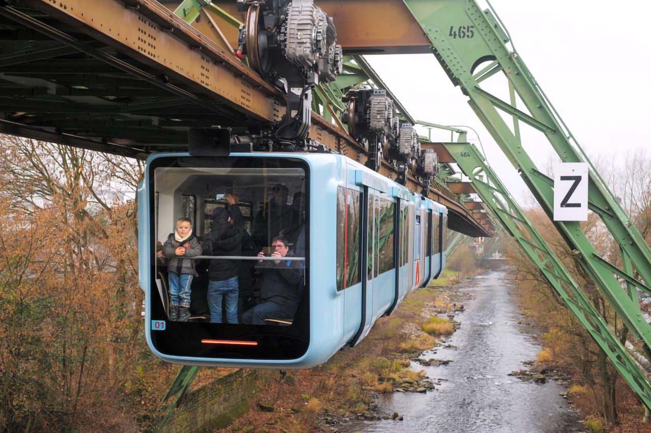 Schöne Aussichten durch das Panoramafenster auf der Rückseite