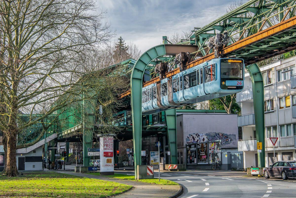 Außenansicht der Schwebebahnstation Hammerstein