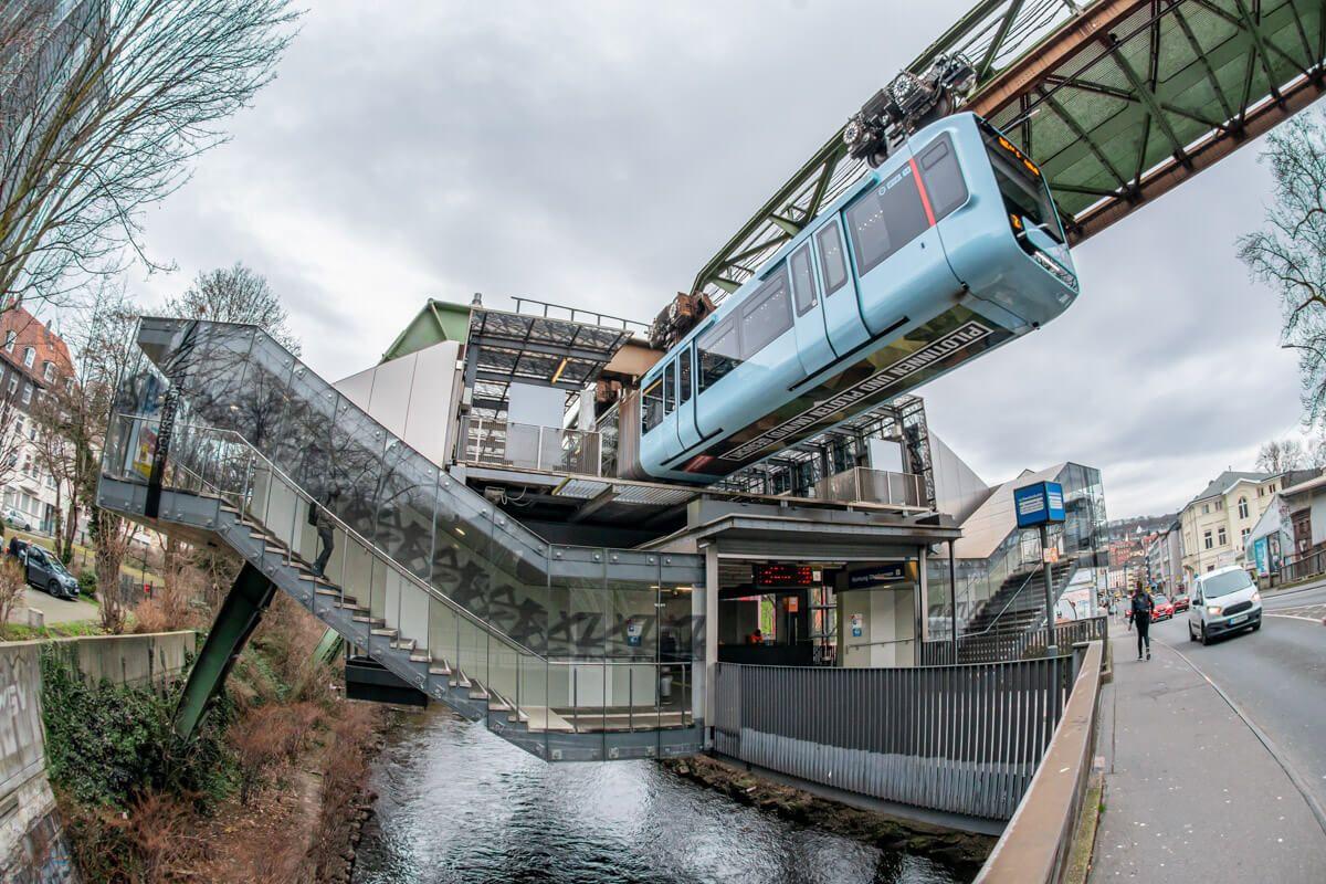 Foto der Schwebebahnstation Loher Brücke