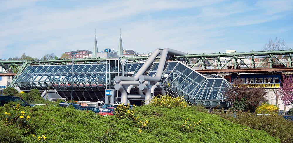 Außenansicht der Schwebebahnstation Ohligsmühle